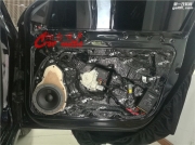 煙臺悅聲音響改裝大眾邁騰升級丹麥丹拿232兩門三層隔音