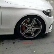 奔馳C200升級改裝英國AMG前六后四剎車套裝，制動完美升級。