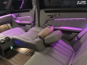 奔馳E級安裝八色氛圍燈，煥然一新的感覺