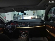 寶馬5系GT改裝八色氛圍燈 效果杠杠的