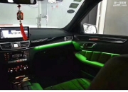 奔馳E級改裝絢麗多彩八色氛圍燈 效果非常美麗！