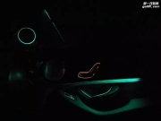 奔驰GLC200改装12十二色氛围灯旋转高音喇叭