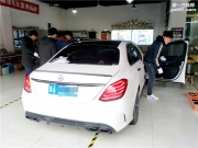杭州奔馳C200L改裝旋轉(zhuǎn)高音和原廠三色氛圍燈 提升氛圍感