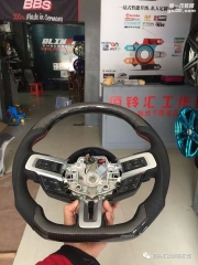 野馬改碳纖方向盤，手感超好。