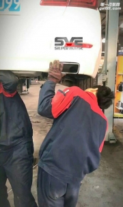 14款寶馬525li升級(jí)雙出方口套件安裝作業(yè)圖