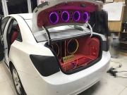 淄博汽車后備箱汽車音響改裝倒模工藝-科魯茲汽車音響