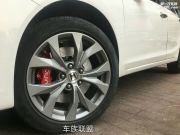 本田思域改裝香港VINIC六活塞剎車卡鉗，制動完美升級。