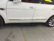 賓利添越加裝智能伸縮電動踏板 從此舒適優(yōu)雅上下車