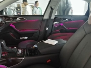 奧迪A6L升級八色氛圍燈  效果非常美麗