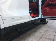 保時(shí)捷卡宴電動(dòng)踏板 安裝這款智能踏板上下車更舒適優(yōu)雅