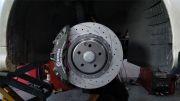 廣州賽驅(qū)奔馳E級改裝brembo V6六活塞，搭配DICASE 355*32孔線盤