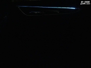 深圳凯迪拉克XT5升级冰蓝色氛围灯