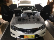 汕頭星悅汽車音響豐田銳志升級(jí)隔音降噪音響改裝三分頻意大利赫茲十五周年喇叭套餐