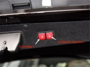 有车友问小编18款奔驰S450后备箱上那两个按键如何使用