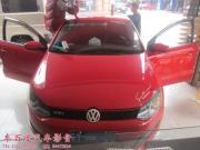 佛山車百度汽車貼膜——妖艷大眾POLO改高亮黑色車頂膜！