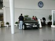 白色1.6自舒高爾夫提車作業(yè)