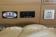 北京房車基地改裝的奔馳威霆？
