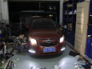 深圳汽車燈光改裝升級：科魯茲改裝Q5雙光透鏡【光速車改】