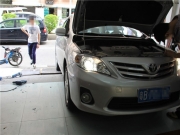 深圳汽車燈光改裝升級：卡羅拉改裝Q5雙光透鏡【光速車改】