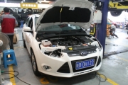 蕪湖專業(yè)汽車大燈改裝 福特?？怂勾鬅舾难b透鏡氙氣燈