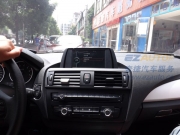 廣州新款寶馬1系原車屏升級凱立德導(dǎo)航倒車軌跡安裝