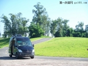 在花海中睡到自然醒 玫瑰谷房車芬芳之旅