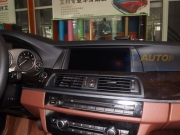 新款寶馬5系加裝NBT大屏、原廠導(dǎo)航