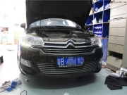 深圳汽車燈光改裝升級：雪鐵龍C5改裝Q5透鏡【光速車改】