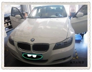 重慶五線譜汽車影音改裝 寶馬318i無損安裝法國勁浪P165V33...