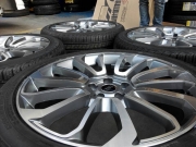 路虎攬勝22寸輪轂帶胎