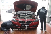 成都寶馬316改裝升級(jí)原廠高配LED雙天使眼氙氣大燈編程匹配