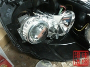 無錫《燈峰造極》凱越改裝Q5雙光透鏡，LED雙色淚眼。