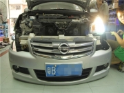 深圳汽車燈光改裝：日產(chǎn)軒逸改裝Q5雙光透鏡【光速車改】