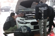 成都改燈 寶馬316低配鹵素?zé)舾难b原廠LED雙天使眼氙氣大燈