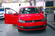 大眾POLO安裝飛歌DVD導(dǎo)航倒車影像與黑劍前后行車記錄儀
