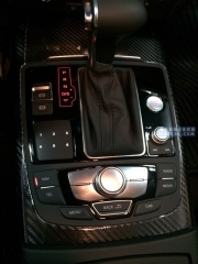 奧迪A6L內(nèi)飾改色貼膜碳纖維,內(nèi)飾面板貼碳纖維保護膜