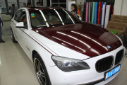 寶馬7系亮白+酒紅車身改色