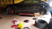 奔馳E260前六后四剎車升級(jí)改裝配意大利進(jìn)口BREMBO剎車套裝。
