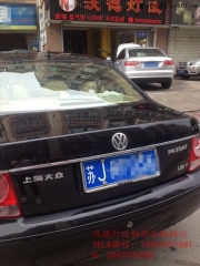 大眾老款帕薩特加裝白色日行燈，提高白天進(jìn)隧道的安全性