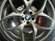 寶馬x5前安裝brembo GT-6活塞配380碟，后brembo GT-4活塞