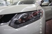 成都新奇駿改車燈日產(chǎn)尼桑大燈不亮改裝海拉5透鏡氙氣大燈